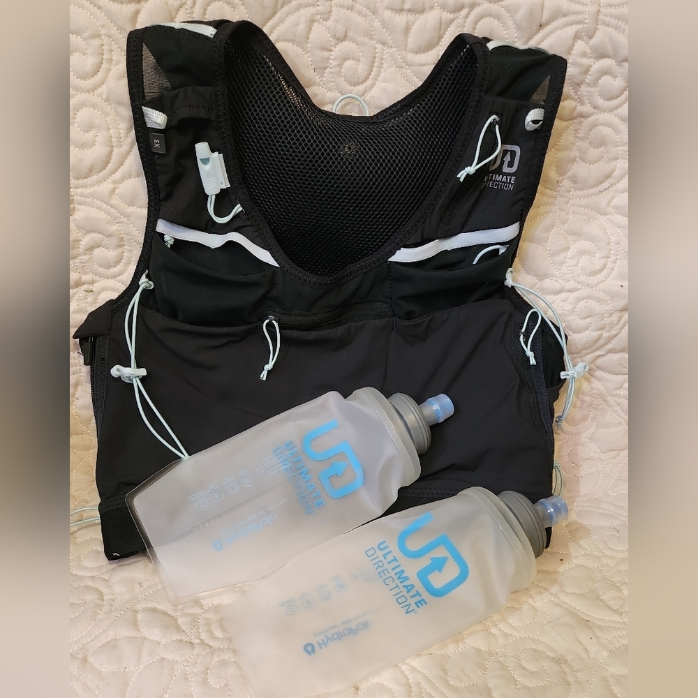 Ultimate Direction Xodus Vesta Women's Hydration Vest New With Unused Bottles XS
